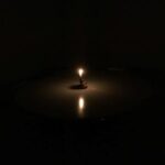 (585) “わたしは世の光です。わたしに従う者は、決して闇の中を歩むことがなく、いのちの光を持ちます。”